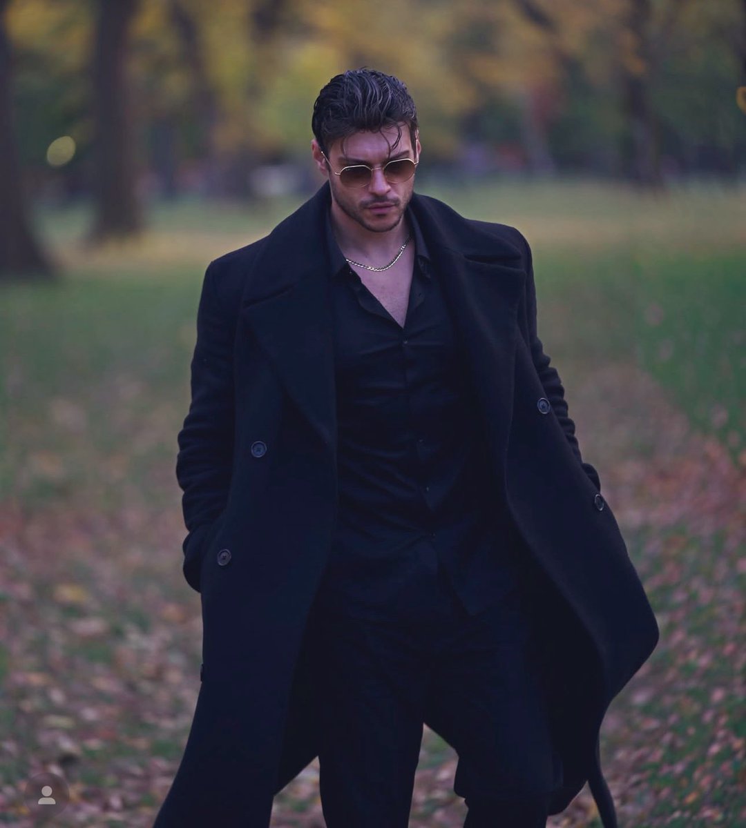 CharismaticRex's tweet image. ⠀⠀ ⠀⠀ il diavolo è un gentiluomo