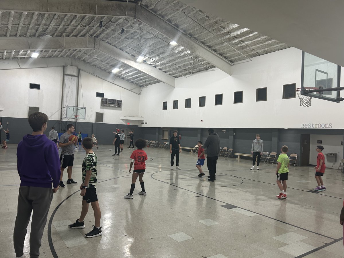 PCS_Hoops's tweet image. Blessed to be able to serve our community together! Our boys helped out with Christian Center basketball practices this morning. Always great to give back to the game we love. 

#core4 #chargersbasketball #gochargers