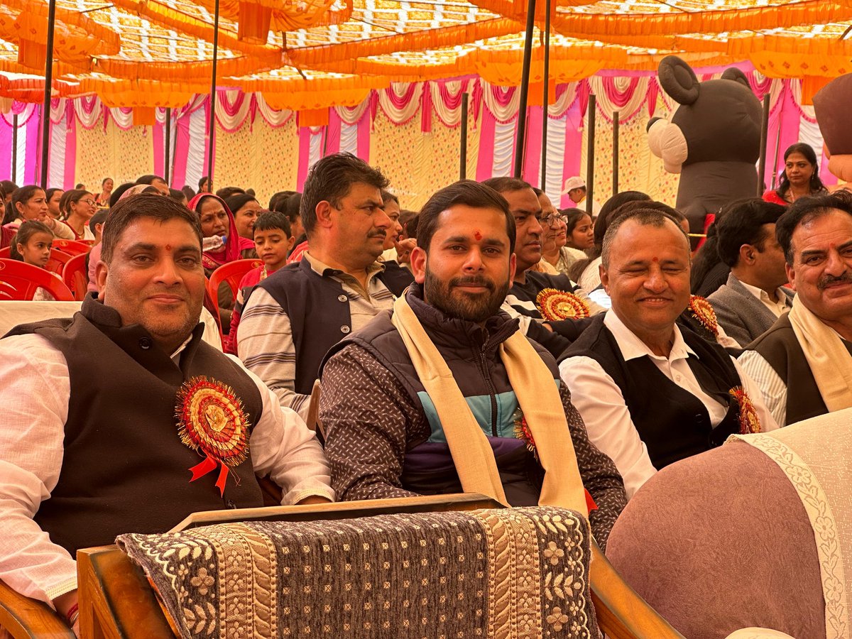 rishav_pandav's tweet image. आज #बैजनाथ स्थित Binwa Public Sr. Sec. School के वार्षिक पारितोषिक वितरण समारोह में अन्य गणमान्यों के साथ उपस्थित रहा🙏सफल आयोजन के लिए स्कूल प्रबंधक,स्कूल स्टाफ,बच्चों एवं अभिभावकों को बहुत-बहुत बधाई एवं हार्दिक शुभकामनाएं🙏

#Heartiest_Congratulations

रिशव पांडव