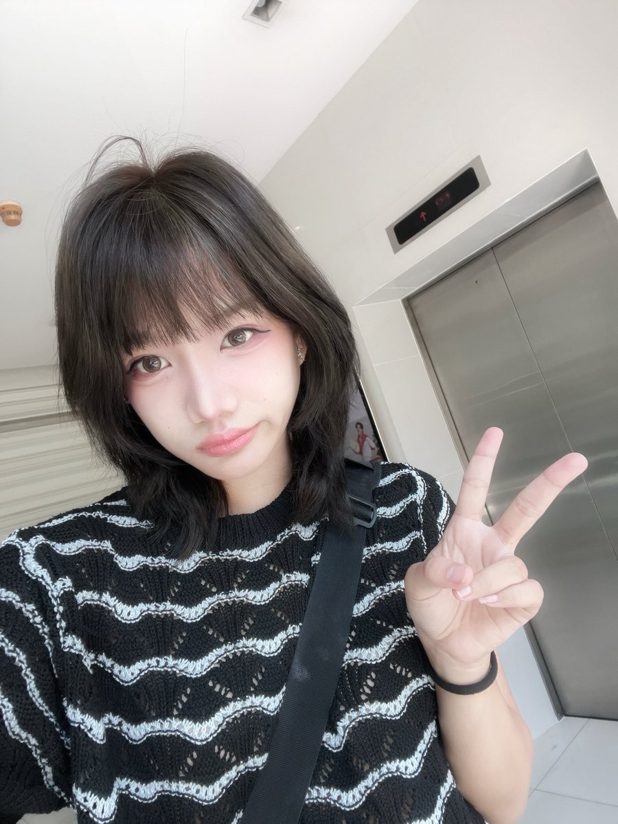 Feb_SVLN's tweet image. อัพแพทช์เฟบุผมเข้ม
ได้พน.ที่เดอะสตรีท 😎👊🏻

#FebSILVERLINING💫    #FebSVLN💫  #SILVERLINING_Idol #SVLN_Idol