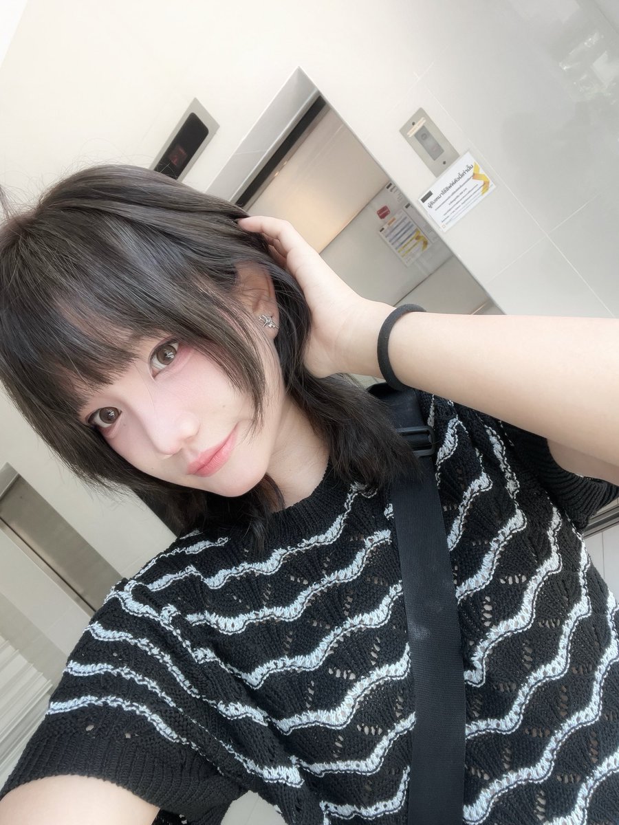 Feb_SVLN's tweet image. อัพแพทช์เฟบุผมเข้ม
ได้พน.ที่เดอะสตรีท 😎👊🏻

#FebSILVERLINING💫    #FebSVLN💫  #SILVERLINING_Idol #SVLN_Idol