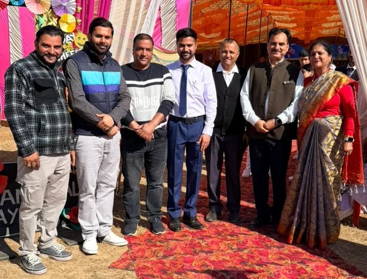 rishav_pandav's tweet image. आज #बैजनाथ स्थित Binwa Public Sr. Sec. School के वार्षिक पारितोषिक वितरण समारोह में अन्य गणमान्यों के साथ उपस्थित रहा 🙏
          सफल आयोजन के लिए स्कूल प्रबंधक, स्कूल स्टाफ, बच्चों एवं अभिभावकों को बहुत-बहुत बधाई एवं हार्दिक शुभकामनाएं🙏

#Heartiest_Congratulations

रिशव पांडव