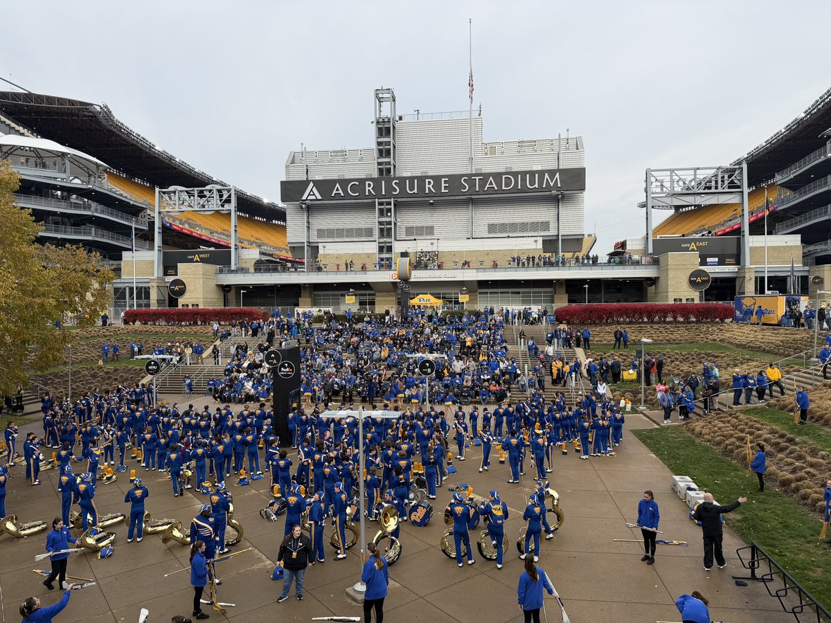 mgswift7's tweet image. Pitt Band is outside Acrisure @TribLIVE @CollegeGameDay