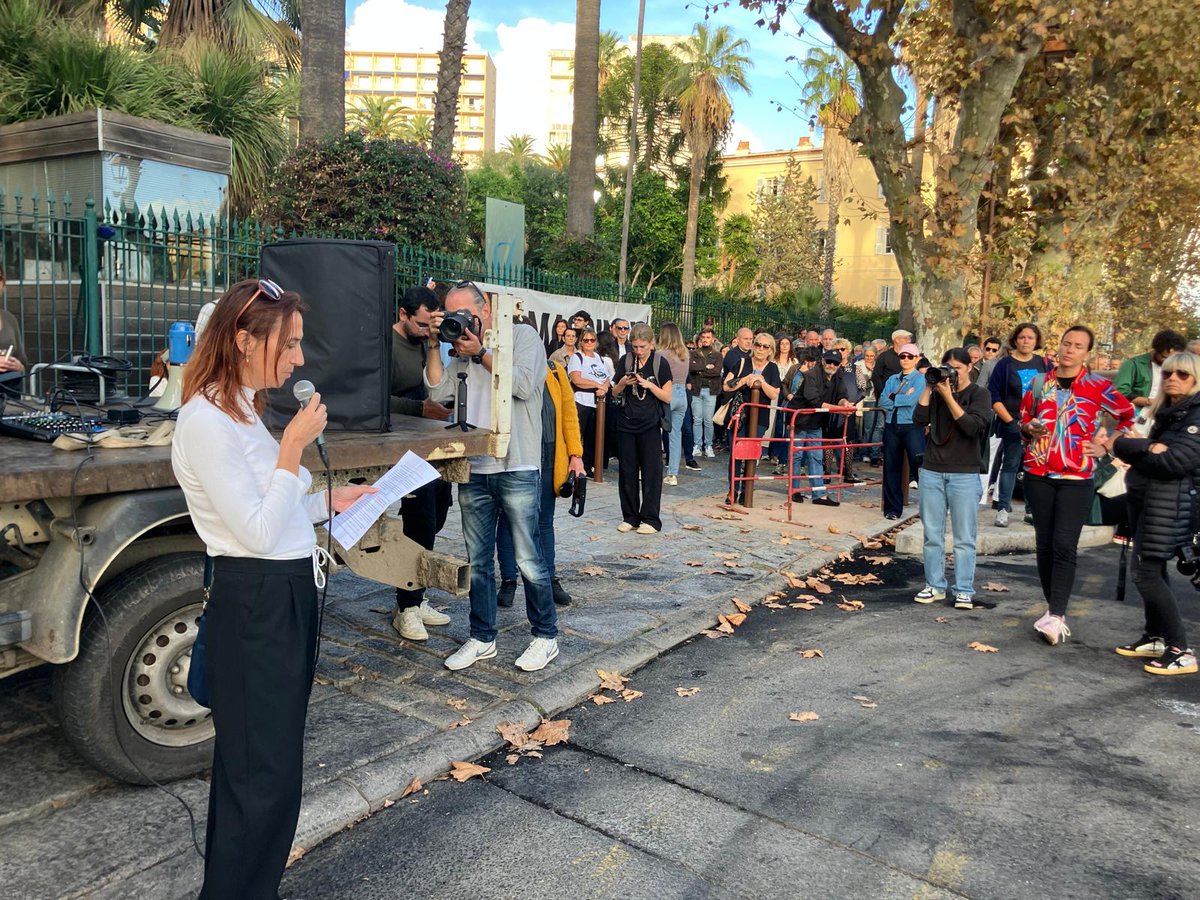 FTViaStella's tweet image. La seconde manifestation antimafia a pris fin vers 16h30 à Ajaccio. En tout, elle a rassemblé environ 2.000 personnes entre Ajaccio et Bastia. 
➡️france3-regions.franceinfo.fr/corse/direct-s…