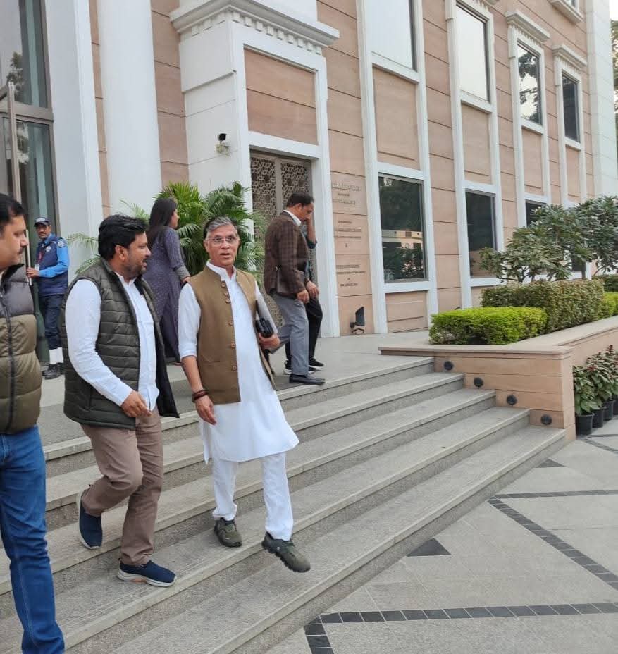 इंदिरा गांधी भवन, दिल्ली में कांग्रेस पार्टी के फायर ब्रांड प्रवक्ता एवं गरीब आम जनता के मुद्दों के लिए हमेशा मुखर रहने वाले श्रीमती <a href="/SupriyaShrinate/">Supriya Shrinate</a> जी एवं श्री <a href="/Pawankhera/">Pawan Khera 🇮🇳</a> जी से मुलाकात हुई।