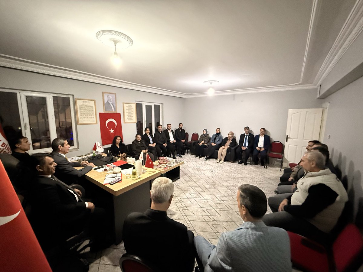 #Diyarbakır İl Başkanlığında;
İl,İlçe ve Kadın kolları Başkanlarımızla Teşkilat çalışmaları ve kongre süreçleriyle ilgili toplantı gerçekleştirerek İl kongresinin tarihini 21 Aralık 2025 olarak kesinleştirdik.

<a href="/Mustafa_Destici/">Mustafa Destici</a>
<a href="/TevfikEren06/">Tevfik EREN</a>
<a href="/Ugurbulutbbp/">Ugur Bulut</a>