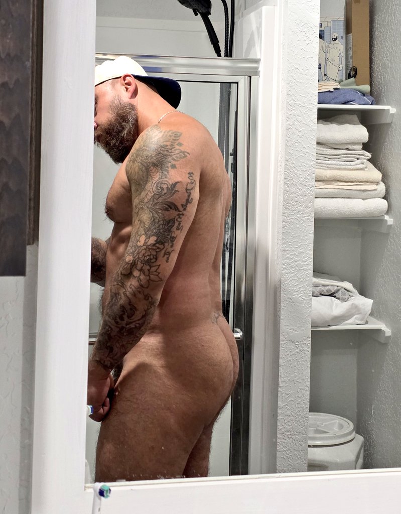 atxmuscle's tweet photo. Did you shower with your Dad? I did.
#dadson https://t.co/d6dbAM4jNI