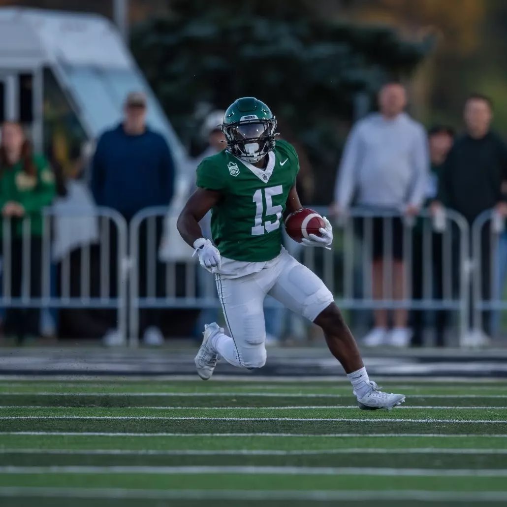 Mitchell Bowl primer: Two U of Saskatchewan players with experience against Queen’s:

🟢 DB Anesu Latmore
🟢 WR/PR Daniel Kubongo

Both played in the OUA last season; Latmore is a transfer from Waterloo and Kubongo transferred from Western.

📸 <a href="/skhuskies/">Huskie Football</a>