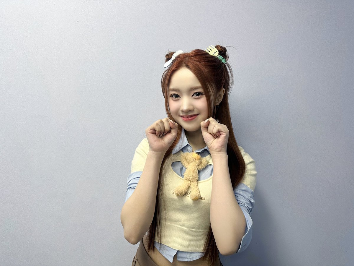 archive_Elisia's tweet photo. MC 엘리💛🩵 https://t.co/tM6EdZrwly