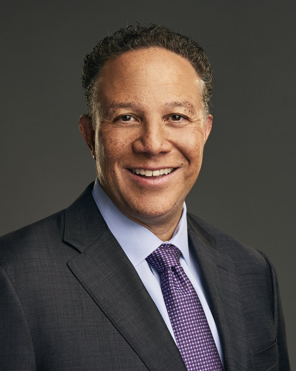 BaskeTooon's tweet image. Qui est Eric Collins ? 

Le speaker le plus légendaire de la NBA qui travaille avec les Charlotte Hornets depuis Aout 2015.

Sa voix résonne dans ta tête 📣📣