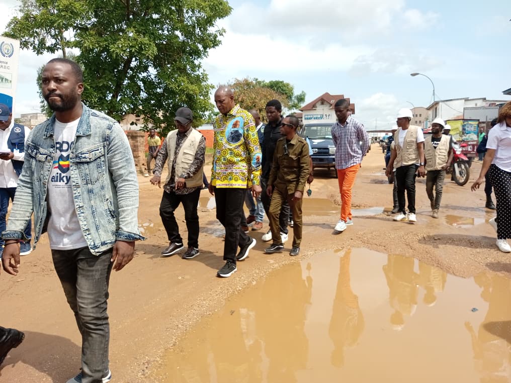 acprdcongo's tweet image. #RDC : la reprise imminente des travaux de bétonnage du tronçon Rond-point du Canon–Société général d'alimentation (#SGA)–avenue général Mulamba aux arrêts depuis plusieurs mois, a été annoncée à #Kisangani, chef-lieu de la province de #Tshopo, dans le Nord-est de la République