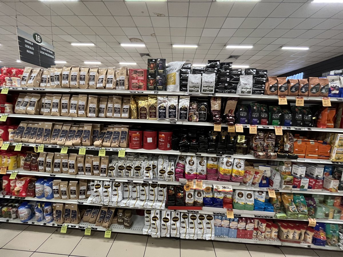 Alguien sabe porque ya no hay café Majada Oro en el Super Selectos?
Ya llevo más de 2 meses sin encontrar y esa es la marca que todavía tiene precio accesible y una calidad acceptable.
Pregunto por mi mamá 😬
#ElSalvador