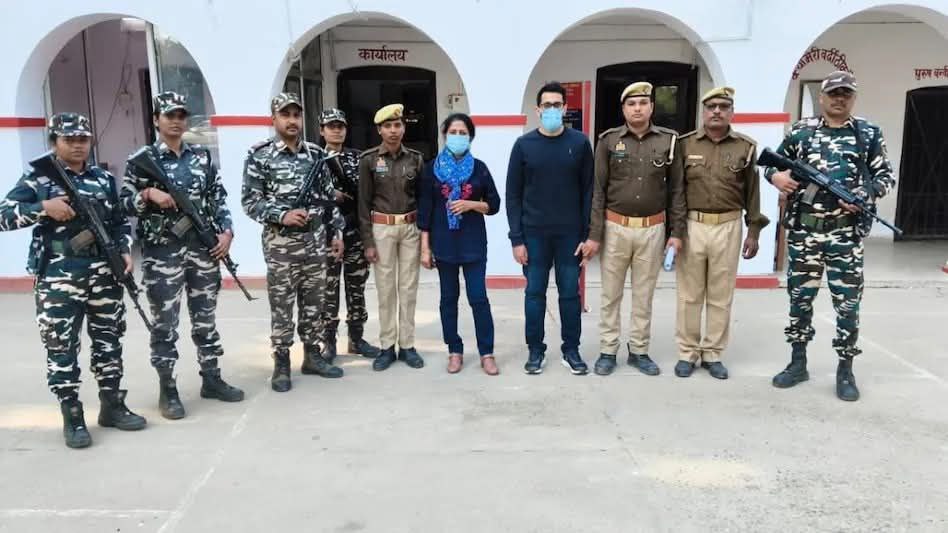 In Bahraich, Uttar pradesh authorities have arrested British woman Sumitra Shakeel and Pakistani national Hassan Amman for entering India without valid documents.

Both have been taken into custody for further investigation.