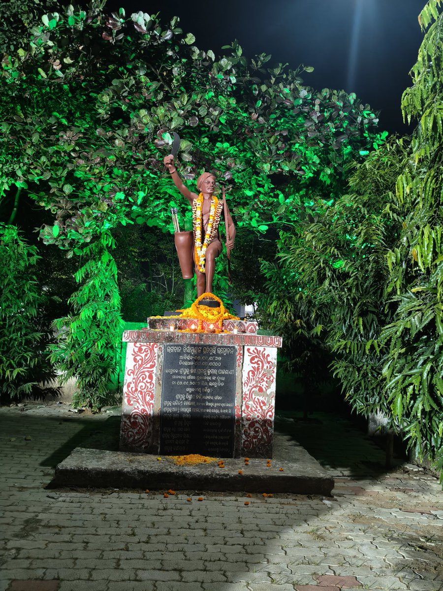 Dillipkumar_1's tweet photo. On the occasion of Veer Birsa Munda Birth anniversary at Bhubaneswar, to celebrate the 150th birth anniversary of the legendary freedom fighter, Veer Birsa Munda. The event was marked by traditional tribal dances, https://t.co/ElsJ2DEzxM