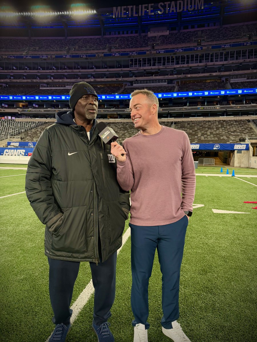 EmersonLotzia's tweet image. Good times hangin&apos; with some @Giants legends at MetLife last night while they coached up members of the @DrafKings Dynasty Rewards Program in a glorious game of flag football. Congrats to @OJAnderson24’s team for bringin&apos; home the dub. Best part was no one tore their ACL 🏆🫡