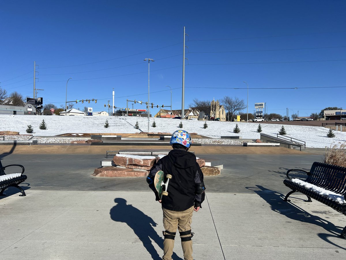 shadowsk8s's tweet image. Winter skate mode: ON ❄️🛹

#wintervibes #winterskate #coldbutgold #winterdays #snowyday