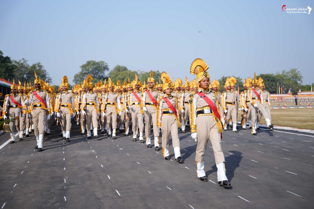 CISFTraining's tweet image. Passing Out Parade of 59th (Male) &amp;amp; 35th (Female) Batch at CISF RTC Barwaha 🇮🇳

Shri Navjyoti Gogoi, IPS, IG (North Sector), graced the Passing Out Parade as the Chief Guest,where 1,723 trainees successfully completed rigorous training and were inducted into service.🇮🇳 @CISFHQrs
