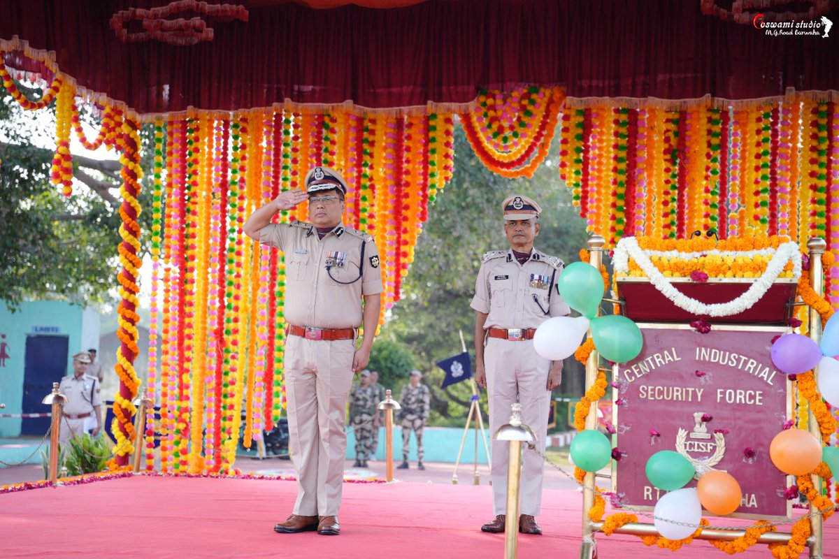 CISFTraining's tweet image. Passing Out Parade of 59th (Male) &amp;amp; 35th (Female) Batch at CISF RTC Barwaha 🇮🇳

Shri Navjyoti Gogoi, IPS, IG (North Sector), graced the Passing Out Parade as the Chief Guest,where 1,723 trainees successfully completed rigorous training and were inducted into service.🇮🇳 @CISFHQrs