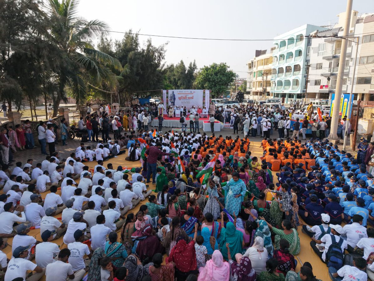 mansukhmandviya's tweet image. पोरबंदर से एकता का उद्घोष! 

आज जिला स्तरीय &apos;सरदार@ 150 यूनिटी मार्च&apos; में भाग लिया।

#Sardar150
#UnityMarch