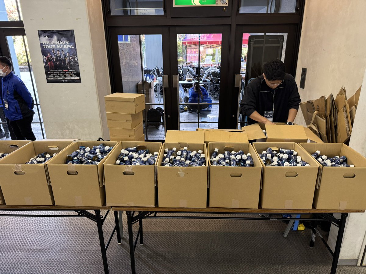 schaledrink's tweet photo. 無事にホーム最終戦を迎えられたことを祝して、試合終了後にシャーレドリンクを無料で配布します！配布場所は、メインゲートとバックゲート、販売ブースの3ヶ所です。皆さんぜひお立ち寄りください！

#アビスパ福岡 #シャーレドリンク https://t.co/Iud2ZySEGS