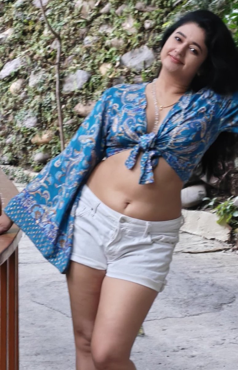 Peddi_Man's tweet image. Tesla Navel 🤤🔥

#PoonamBajwa