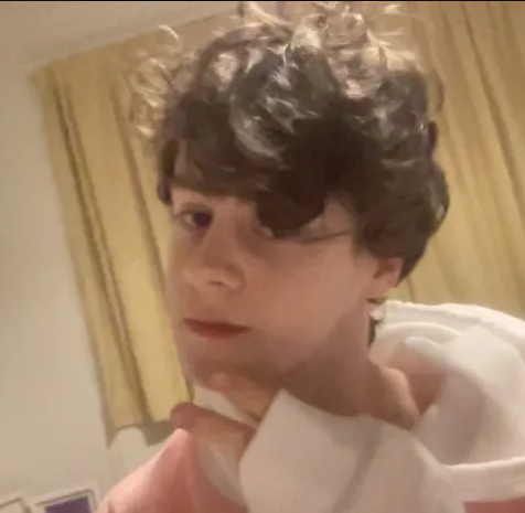 antiznetism's tweet image. hey Siri, kirkify him. parlo #parloexposed #charliesquirt #freeschlep #roblox #maga #forsaken