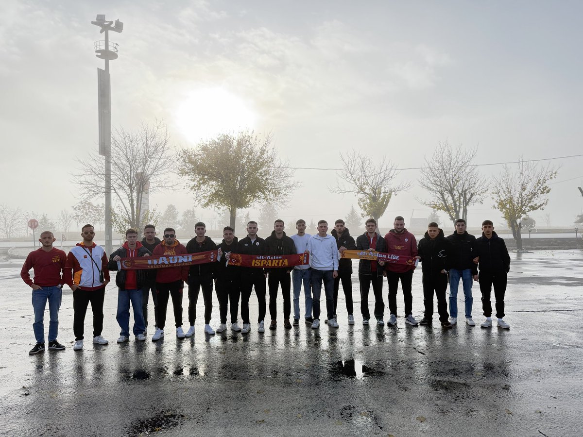 UÇAK TREN OTOBÜS ARMANIN OLDUĞU YERE ! 

GALATASARAYIMIZIN kadın voleybol maçı için yollardayız.

#ultrAslanUNI 
#uAUNISDU