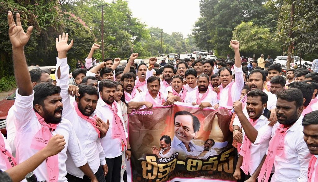 PRASHANTH_TRSV_'s tweet photo. దీక్ష—దివస్
జై తెలంగాణ
జైKCR
#DeekshaDivas
#BRSV
#OsmaniaUniversity https://t.co/St3xVSIY7d