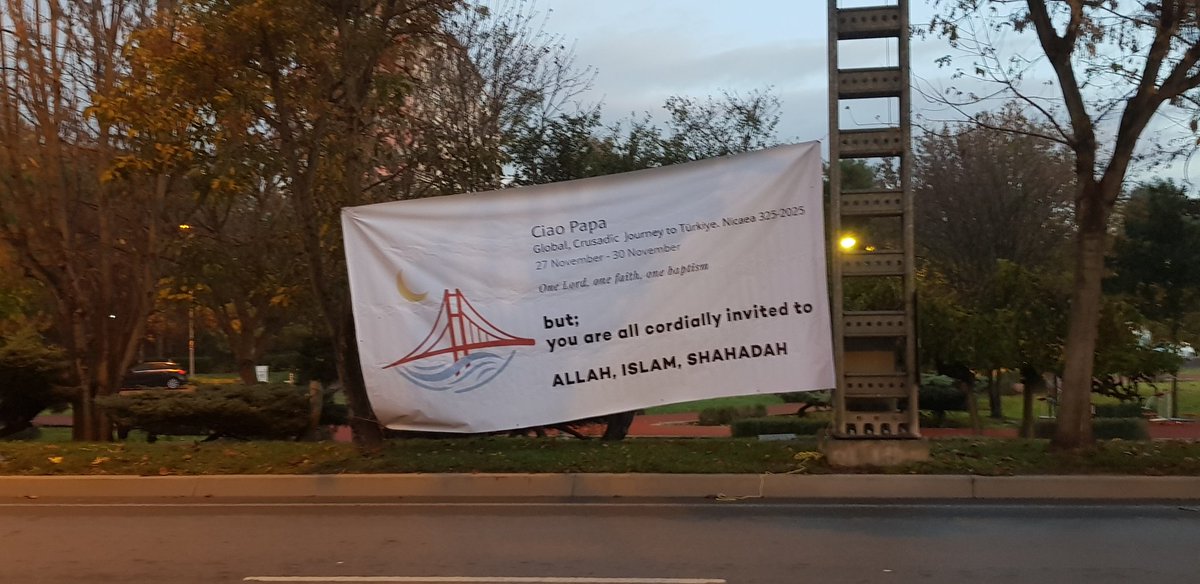 Davet mesajı her yerde. 🌹 

#CiaoPapa