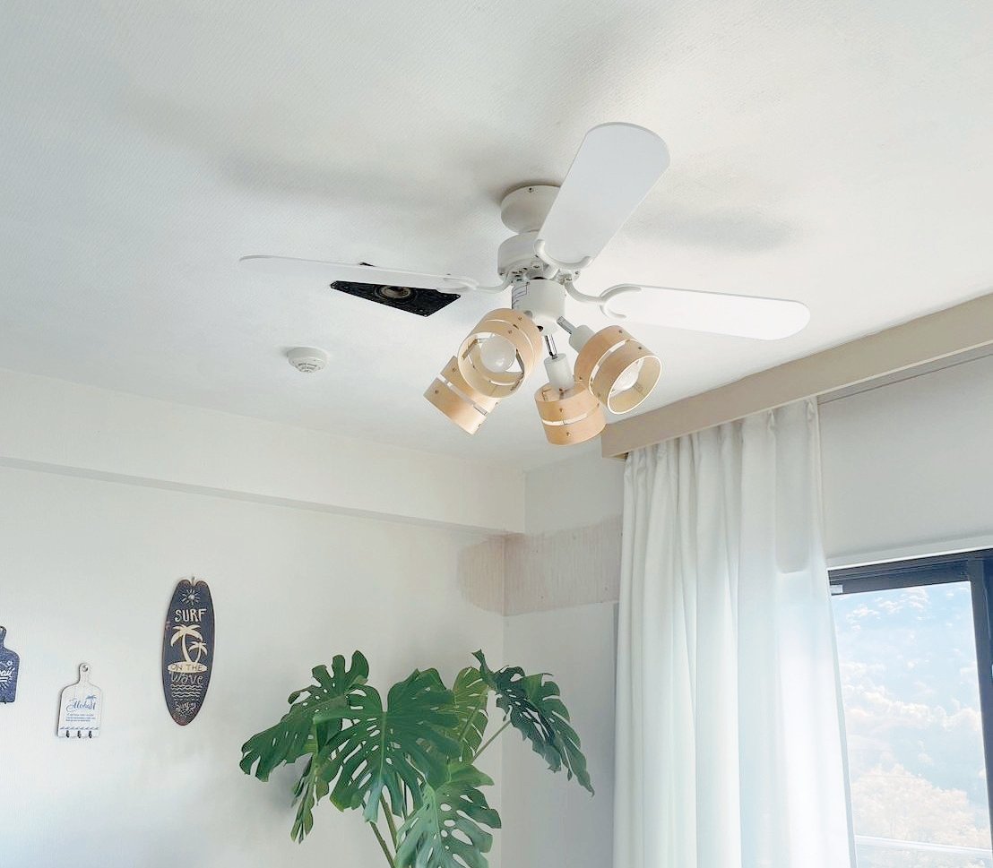 憧れのシーリングファンライトが付いた✨ホワイトだから圧迫感なくて