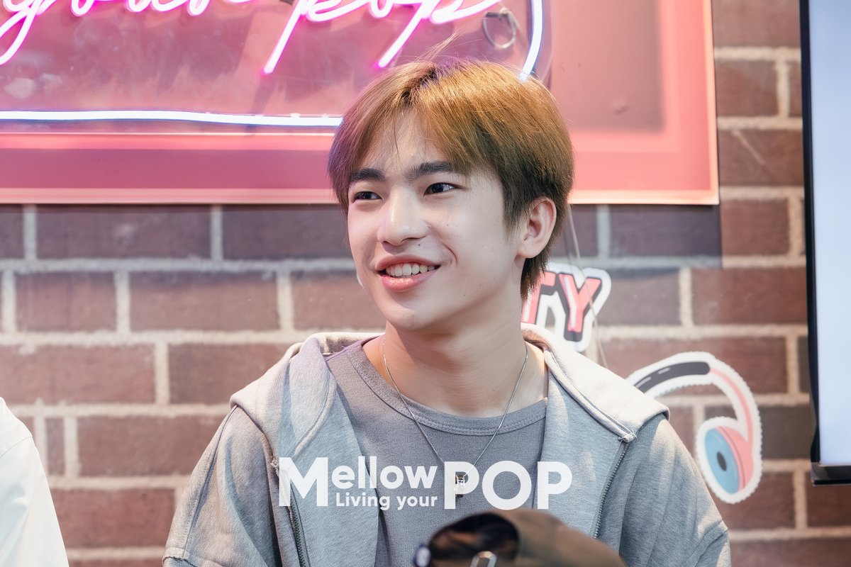 MellowPOP_TH's tweet image. ✨ Mellow POP เก็บตกภาพบรรยากาศไลฟ์ของ “HOWLS” กับเพลง “No.2 (Underdog)”
.
#MellowPOP
#HOWLS_NO2
#HOWLS_TH