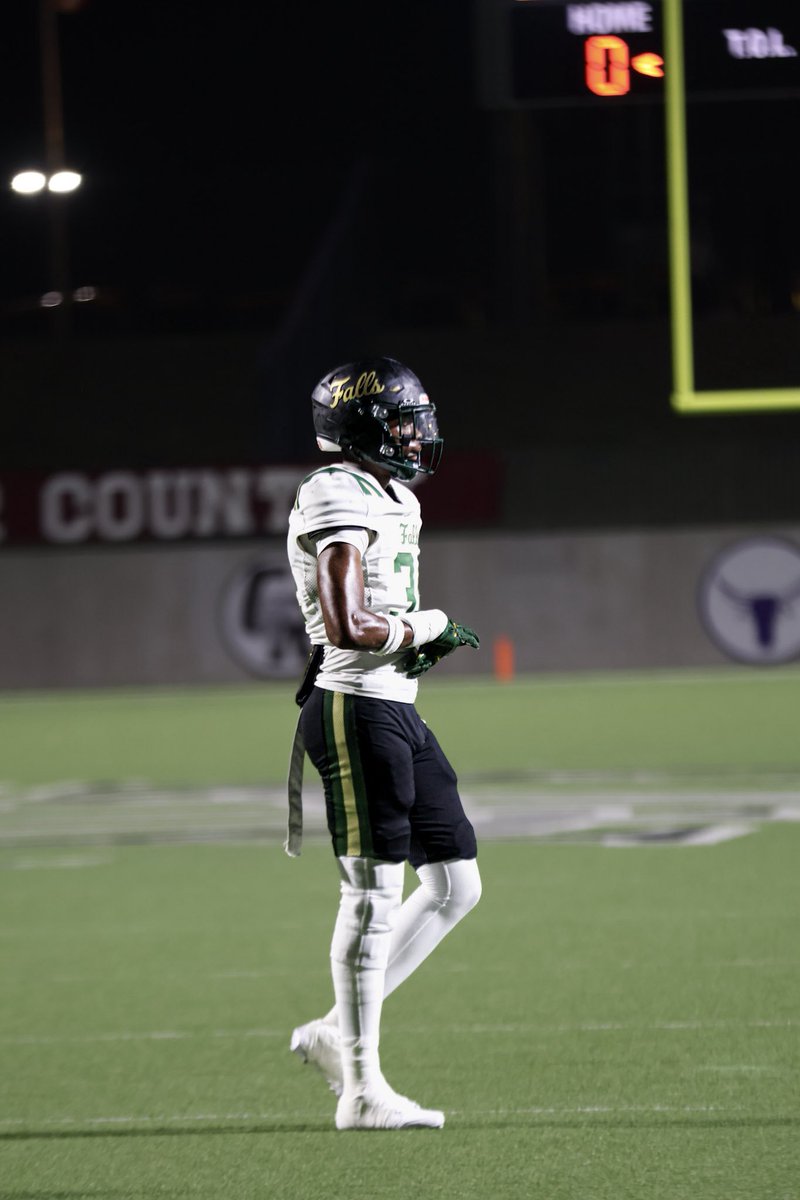 2026🎓
6’3 / 200
Edge/DE
I just need 1 school to give me the opportunity and looking for a home 🏠