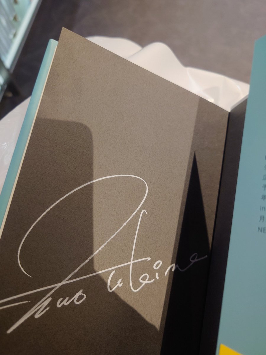 minebon1974's tweet image. サイン本も買えました！これからLIVEも楽しみ！久しぶりの木根さんのソロ！
#木根尚登
#TMNETWORK 
#電気じかけの予言者たち