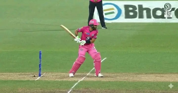 Saith__Usama's tweet image. Babar Azam will go to Australia in the first week of December for the Big Bash League 2025.
#BigBash 
#BabarAzam𓃵