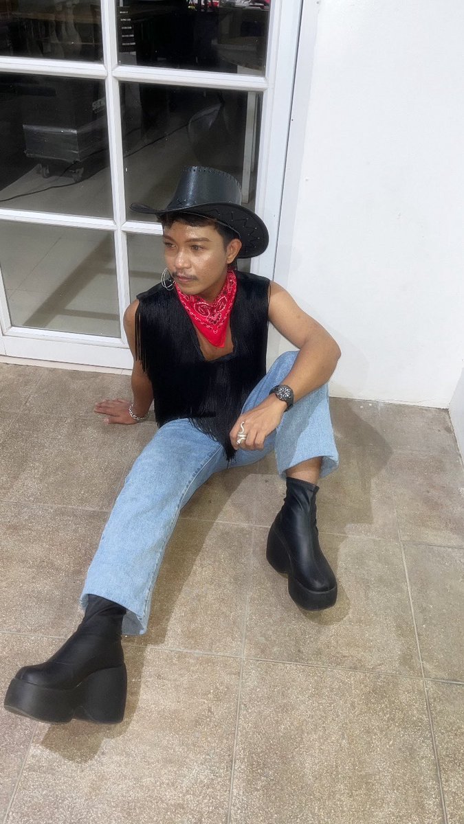 red110919's tweet photo. Howdy, Y’all ✨ https://t.co/jZQja6AChq