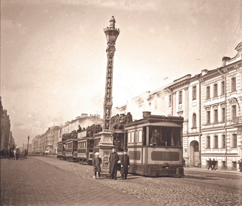 nevostruev_vb's tweet image. Старое фото. Петербург. Паровой трамвай на Невском проспекте. 1905 год.