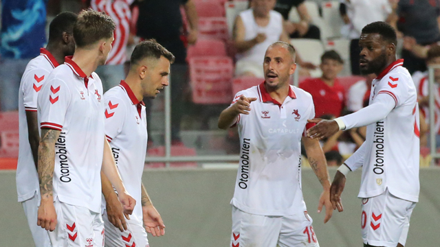 ÜLKEMİZDEN MANZARALAR – 2

MEDYA SAMSUNSPOR’UN HAKKINI YİYOR
Gazetecilikte prensip gündemi yakalamaktır, haberi kovalamaktır, toplumu bilgilndirmektir. Bir yerde yangın varken, zelzele olmuşken pandispanya haberlerinden, mini etekten, bahsedemezsin. Günün haberini yakalaman
