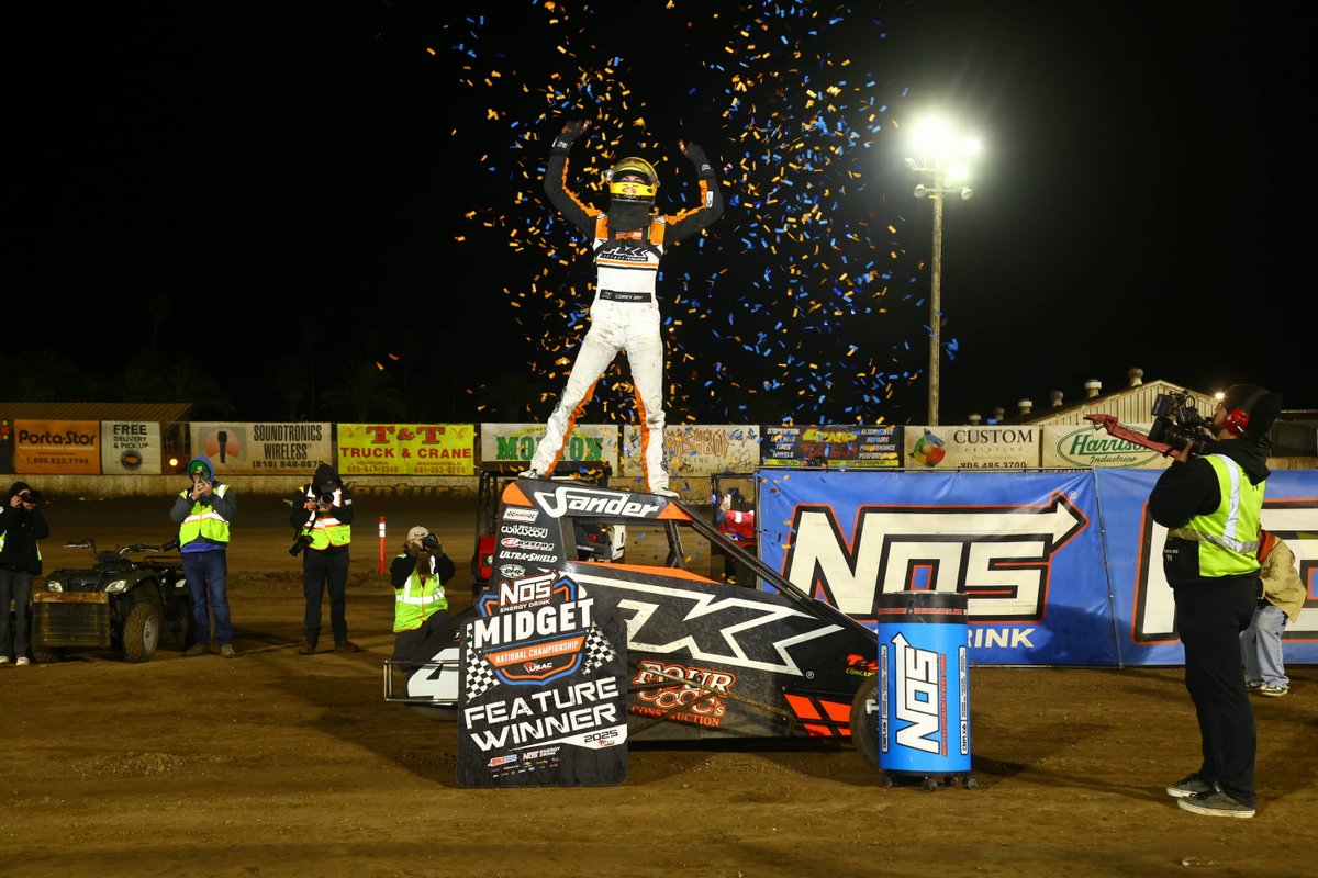USACNation's tweet photo. 𝑩𝒂𝒄𝒌-𝒕𝒐-𝑩𝒂𝒄𝒌 𝒇𝒐𝒓 𝑫𝒂𝒚! 🦃🦃

@corey_day_ scores his 2nd consecutive #TurkeyNightGP victory tonight at @ventura_raceway!

He's the first back-to-back TNGP winner since @CBellRacing in 2017-18! https://t.co/Ce7hzNAWMn