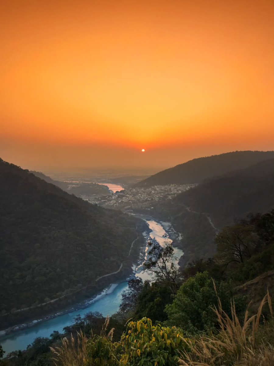 cleanganganmcg's tweet image. शांति, सौन्दर्य और आस्था का एक ही प्रवाह—माँ गंगा।

#Ganga #Rishikesh #IncredibleIndia #SacredRiver #TravelGanga #Uttarakhand #NamamiGange