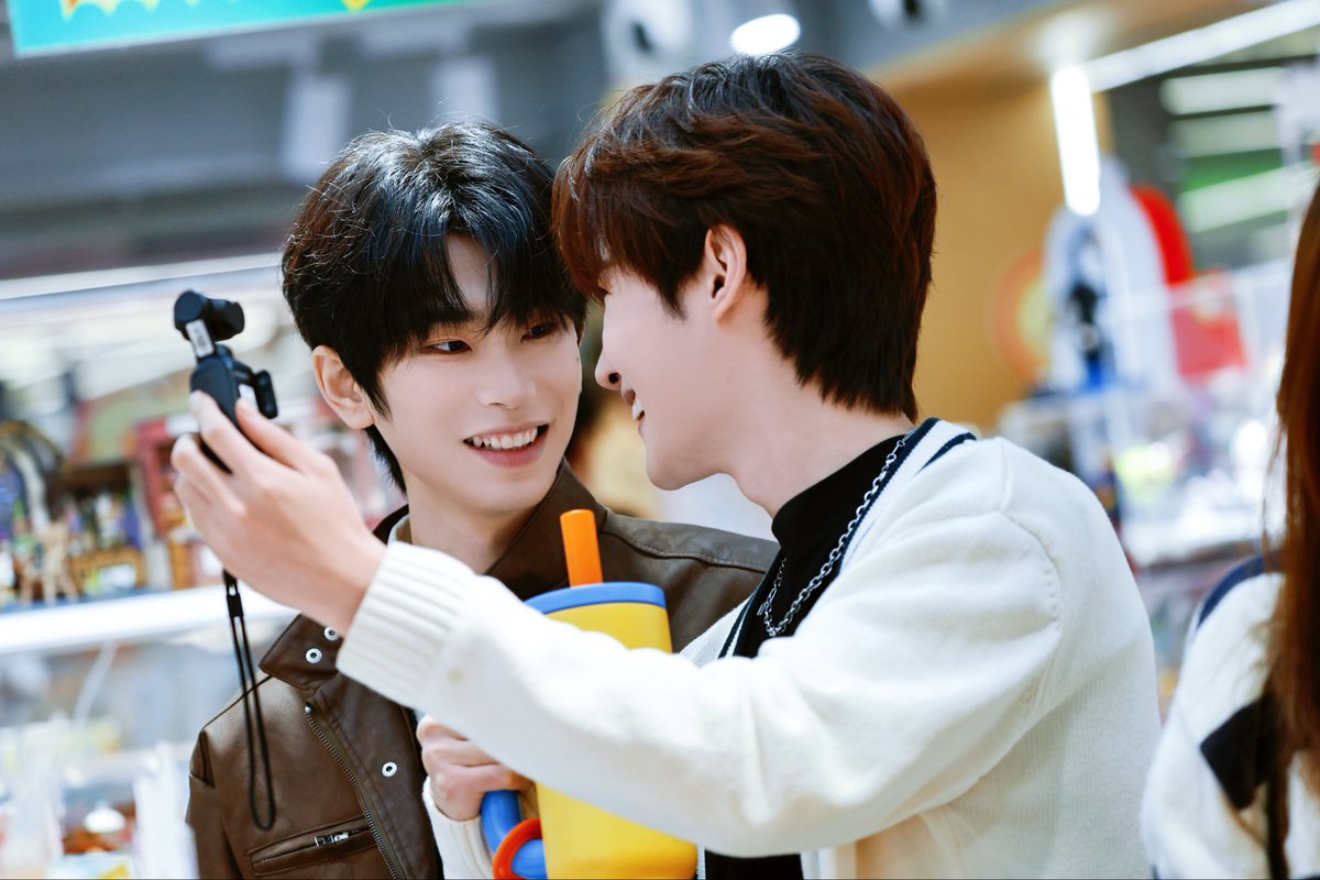 PlutoCharon___'s tweet photo. When I look at your eyes
 #plutocharon #plutocharontheseries #星轨 #chenshi #yangyou #声铭远阳 #thaïbl #cbl #couple #fyp https://t.co/kajvDhj1c1