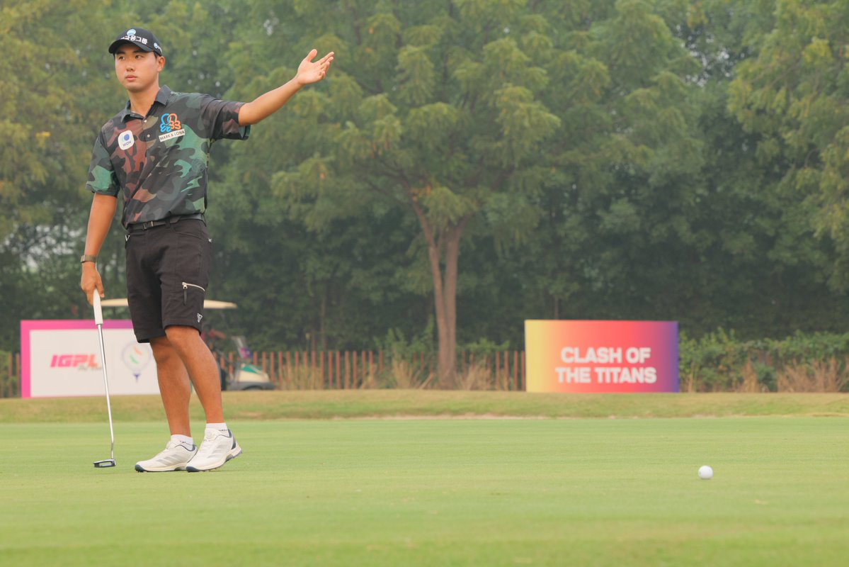 asiantourgolf's tweet image. It&apos;s getting tight at the top!

Wooyoung Cho, who surrendered his lead after a third-round 74, is back on top - firing five birdies in his opening 8 holes 🔥

linktr.ee/asiantourgolf #BharathClassic2025 #IGPL #TimeToRise