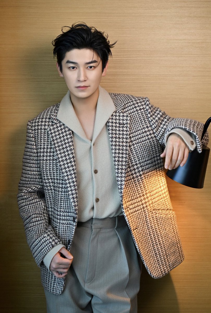 rongyu0402's tweet image. กรี๊ดดดดด ชอบชุดนี้มากกว่าชุดเมื่อวานอีก เสยผมเปิดหน้าผาก ยิ้มมุกปาก สูทมีลูกเล่น ติ๊กถูกๆทุกข้ออะ เขิง ✅🫠💕

#杨旭文 #YangXuwen #หยางซวี่เหวิน