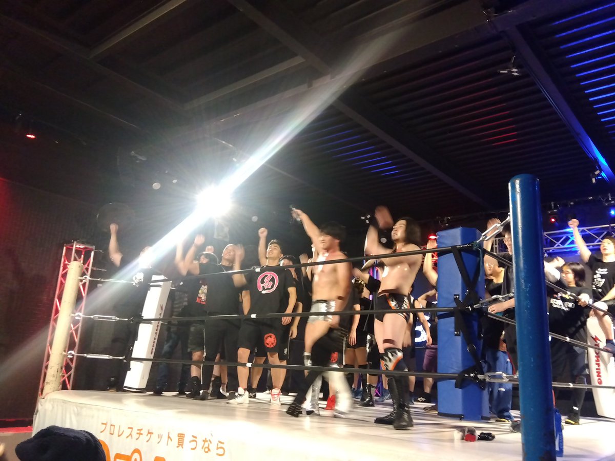 Unryu5Unryu's tweet image. 君はBRAVINGを観たか？

今年60回目の観戦！
還暦近い私には、最高のプレゼント🎁

先週のXGFに引き続き、毎週、神興行を体感！

ヤバいぜ！ヤバいぜ！！

来週も神興行に出会えそう…

来月は、練習が2回あるこで、気持ちが入るな！

押忍！

#BRAVING