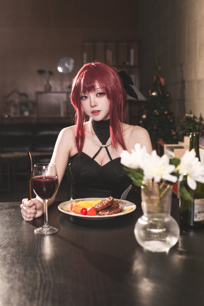 🍴🥩🍓🍒🍋‍🟩🍷
Kafka's dinner time