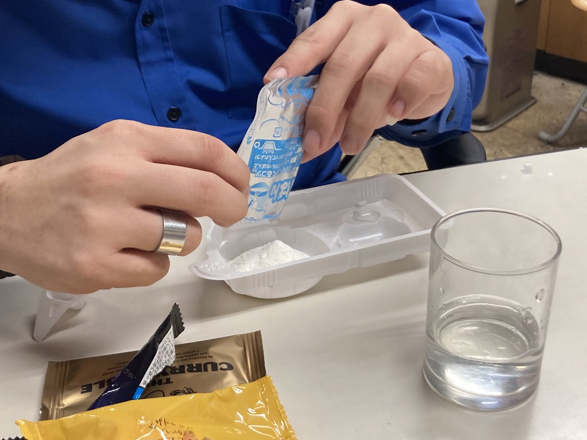 Seaside431fgo's tweet image. しゅらさんが怪しい白い粉を……