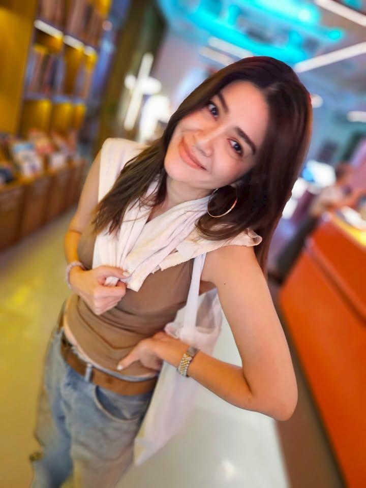 ว่าง tweet media