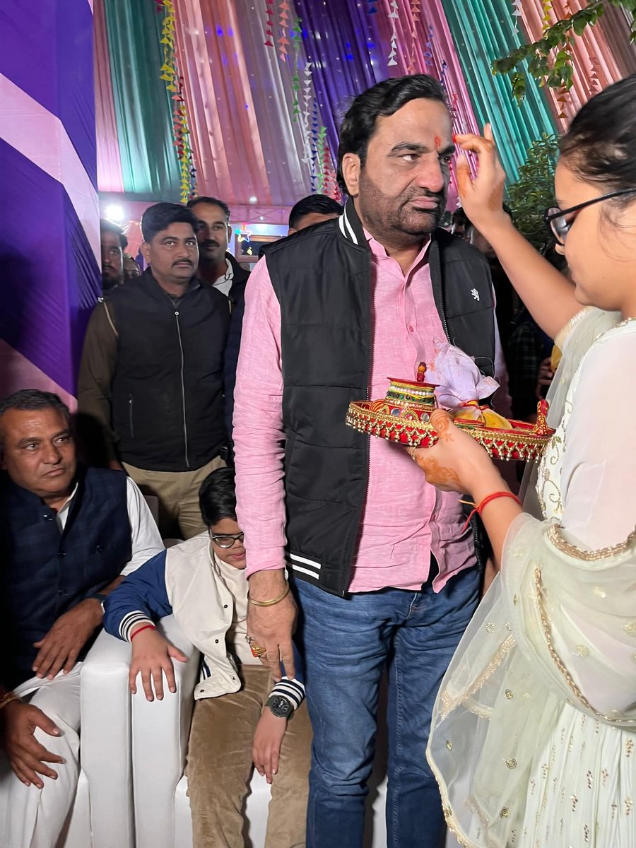 hanumanbeniwal's tweet image. कल देर शाम डीडवाना - कुचामन जिले के डीडवाना शहर में कांग्रेस पार्टी के वरिष्ठ नेता,रताउ निवासी श्री रामुराम साख के परिवार में आयोजित वैवाहिक कार्यक्रम में सम्मिलित हुआ |