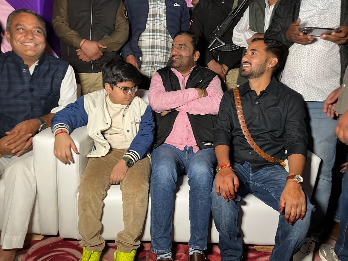 hanumanbeniwal's tweet image. कल देर शाम डीडवाना - कुचामन जिले के डीडवाना शहर में कांग्रेस पार्टी के वरिष्ठ नेता,रताउ निवासी श्री रामुराम साख के परिवार में आयोजित वैवाहिक कार्यक्रम में सम्मिलित हुआ |