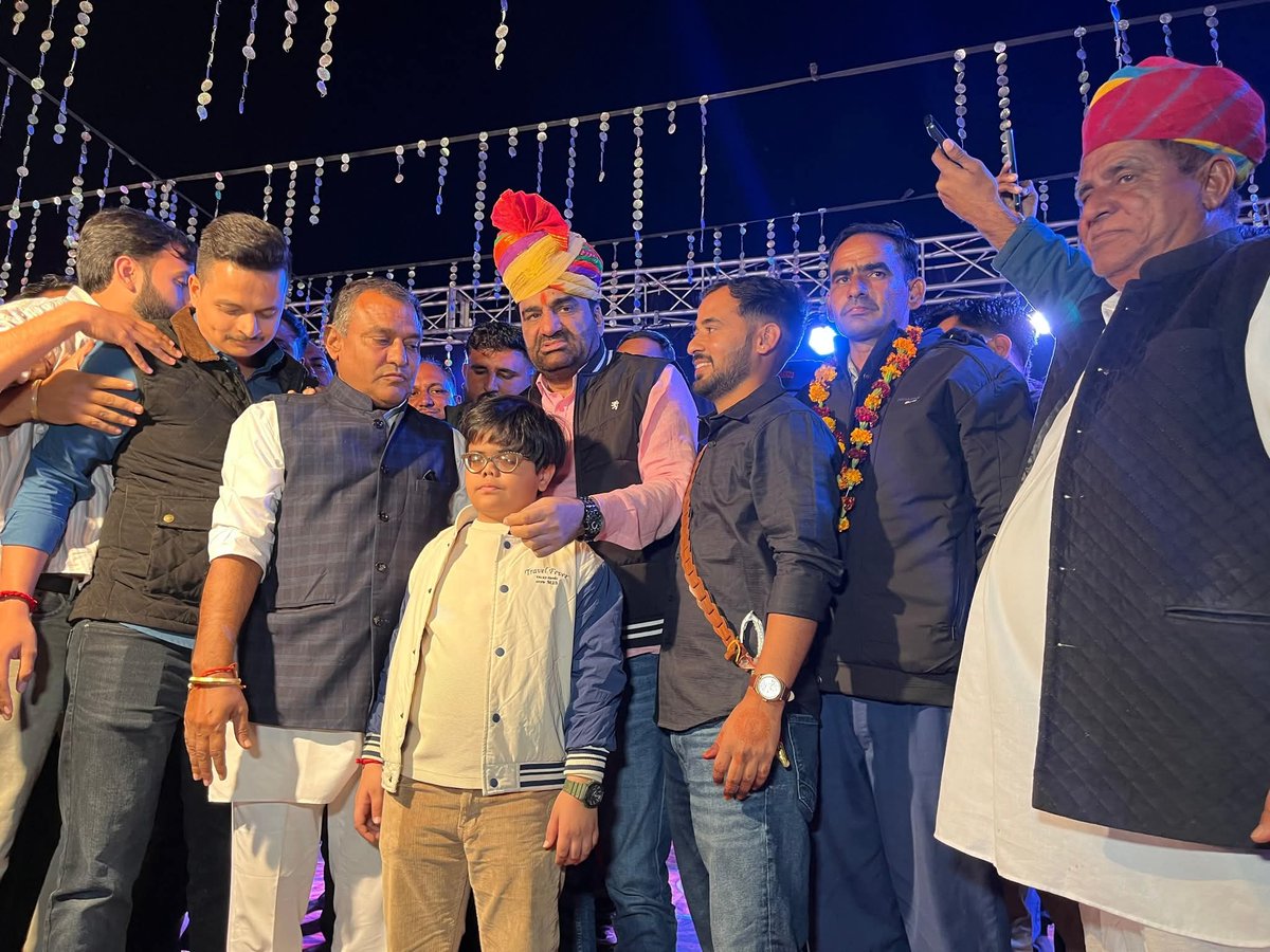 hanumanbeniwal's tweet image. कल देर शाम डीडवाना - कुचामन जिले के डीडवाना शहर में कांग्रेस पार्टी के वरिष्ठ नेता,रताउ निवासी श्री रामुराम साख के परिवार में आयोजित वैवाहिक कार्यक्रम में सम्मिलित हुआ |