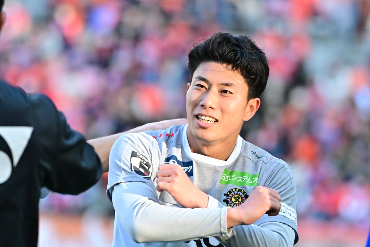 REYSOL_Official's tweet photo. マオも仲間たちも、手元は渾身の『3』！！！
まだまだマオのゴールが見たい！！

#柏レイソル #FeelTheENERGY #NoREYSOLNoLIFE https://t.co/amNFZG7723